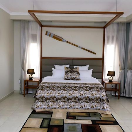 Akasu Bed And Breakfast Кампала Екстериор снимка