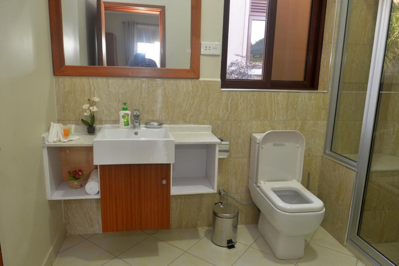 Akasu Bed And Breakfast Кампала Екстериор снимка
