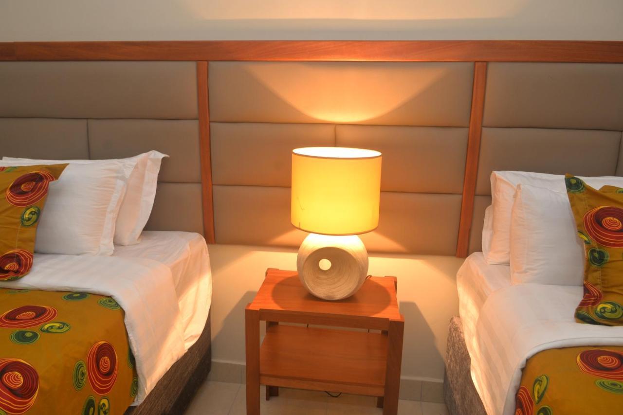 Akasu Bed And Breakfast Кампала Екстериор снимка