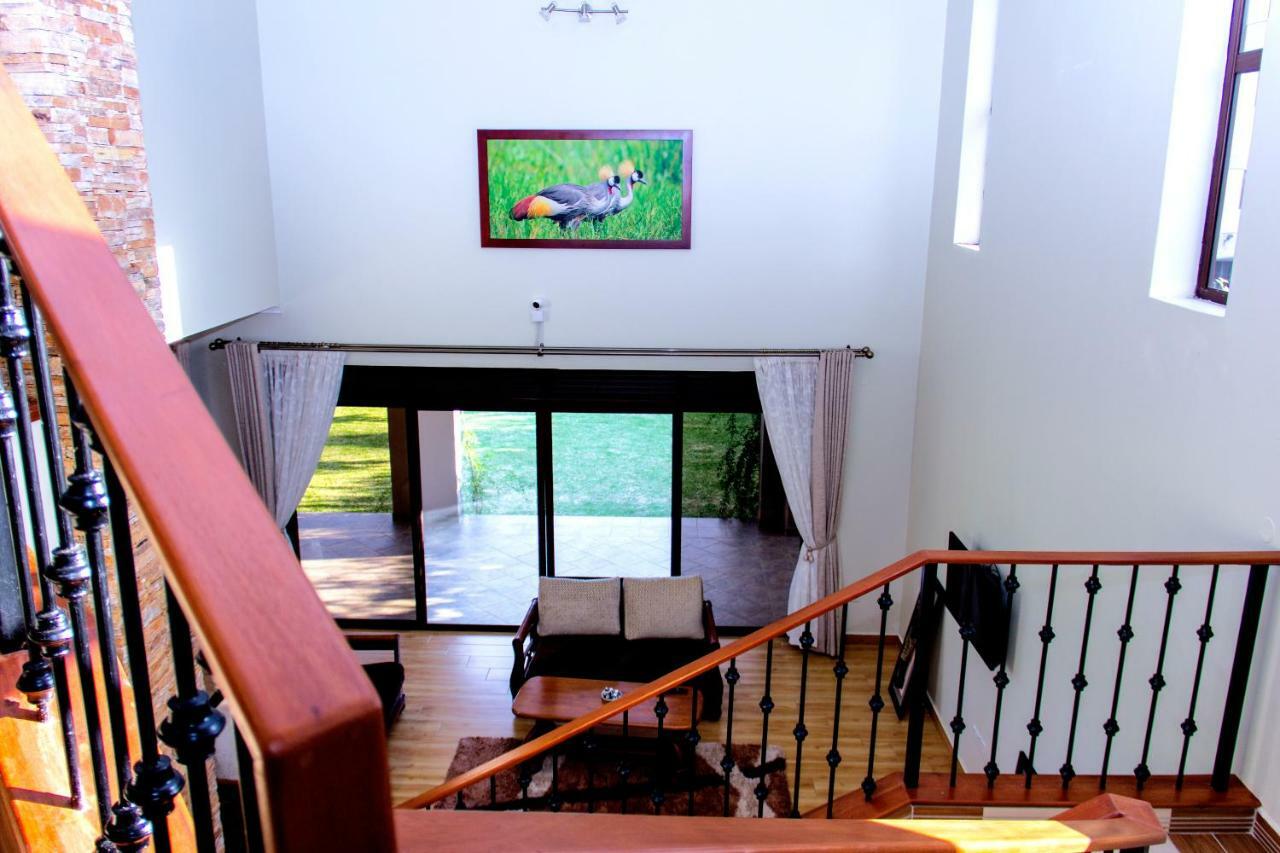 Akasu Bed And Breakfast Кампала Екстериор снимка