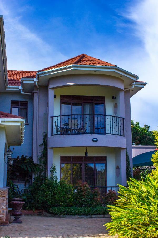 Akasu Bed And Breakfast Кампала Екстериор снимка