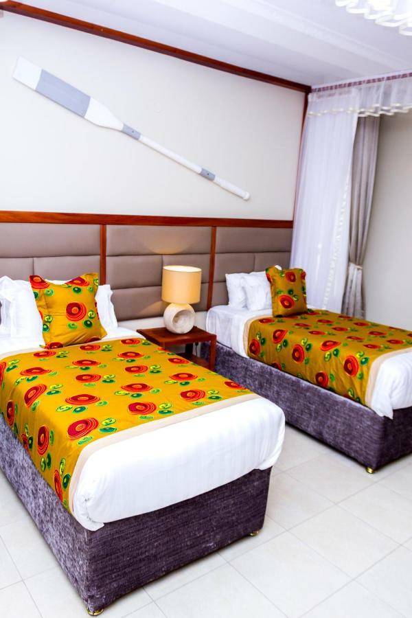 Akasu Bed And Breakfast Кампала Екстериор снимка