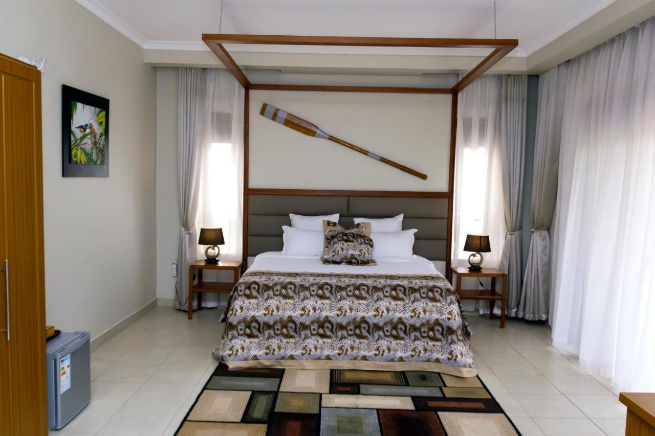 Akasu Bed And Breakfast Кампала Екстериор снимка